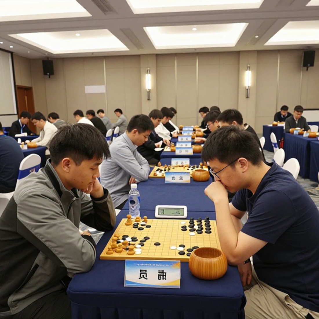 Samarkand 15/16 và ChessBase #225: Đường biên giữa bản tin và quầy hàng